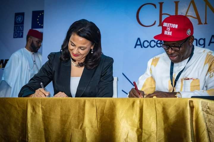 You are currently viewing Anambra woos investors, signs 10 MOUS at investment summit