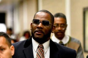 Read more about the article If there are two or more people to ve granted a presidential pardon in USA, please let one of them be R.Kelly.