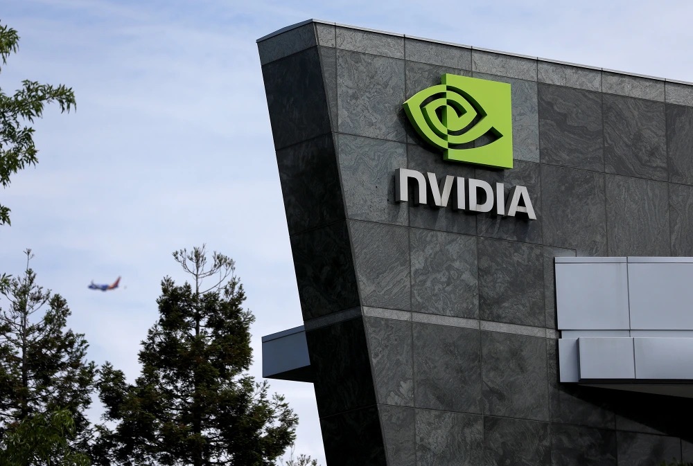 Read more about the article Tech Stocks Decline as Chinese AI Company DeepSeek Challenges U.S. AI Dominance