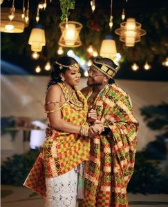 Read more about the article Deacon Famous went to Ghana to marry. Jobless efulefus on social media are dràgging his alleged ex-girlfriend.