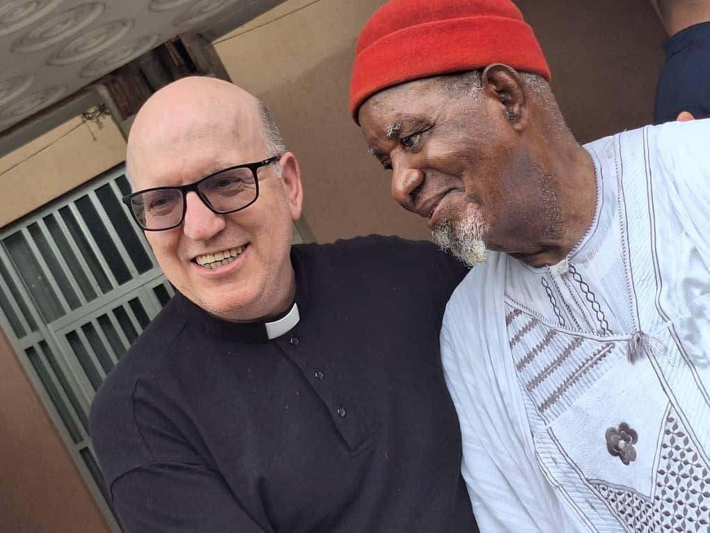 Read more about the article From “Eze Amosu” to Eze Jesus”! The traditional ruler of Mbaukwu community donates Palace to Pallottine Catholic community