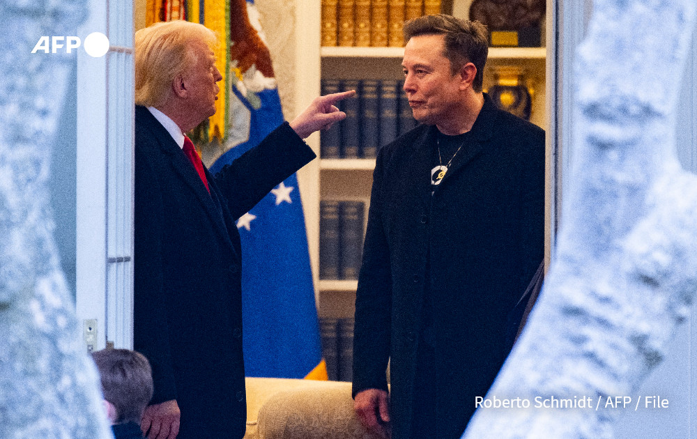 You are currently viewing Trump vs. Musk: Billion-Dollar Battle Brews as President Threatens to Cut Federal Contracts Amid Feud